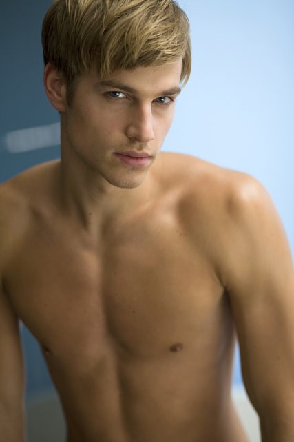 Fashion 4 men: AARON BRUCKNER