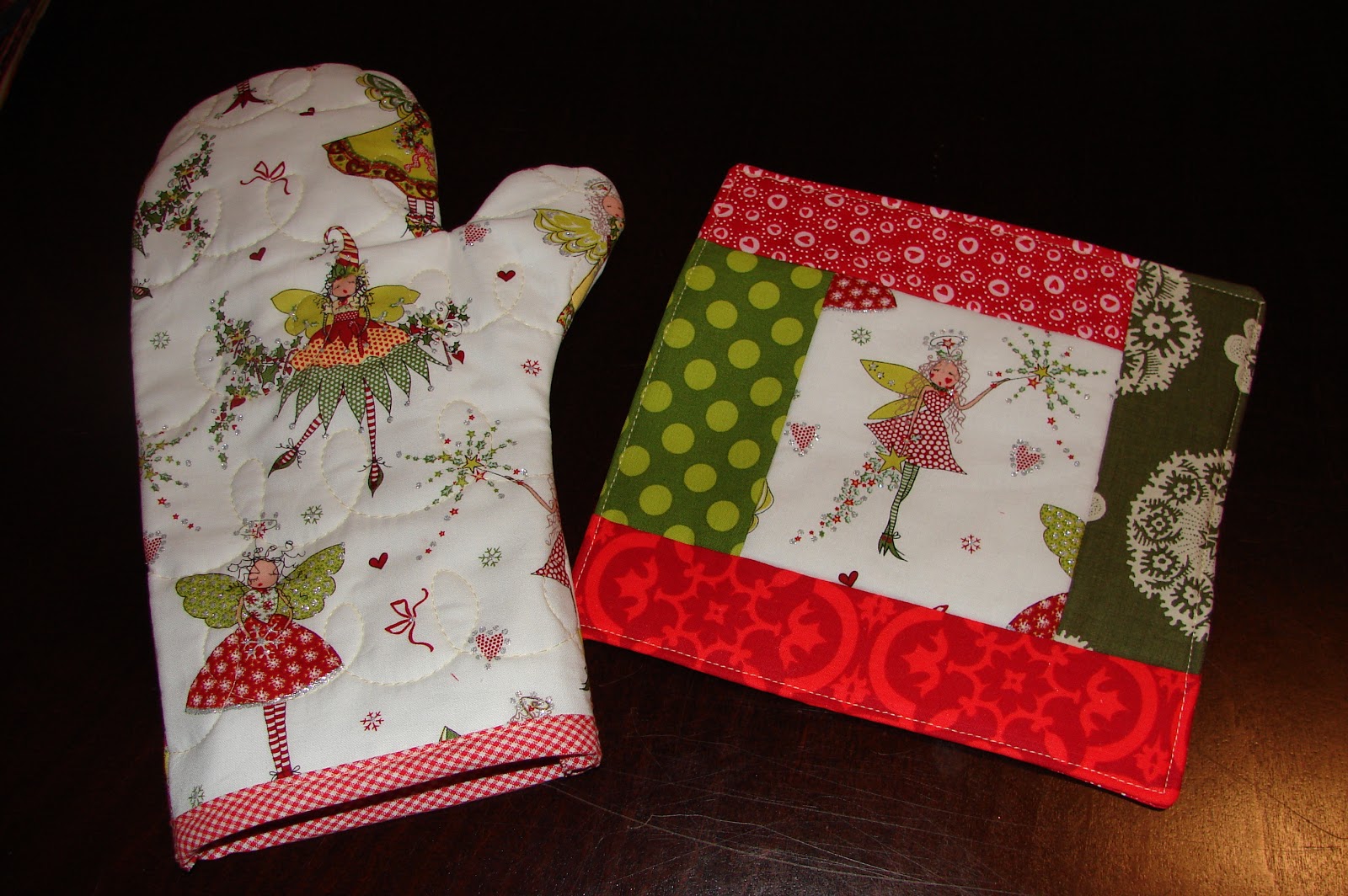 spotted dog quilting blog Handmade Holidays Oven Mitts & Potholders