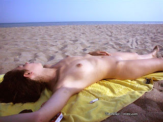 Hermosas Chicas Desnuda en Playa de Nudismo