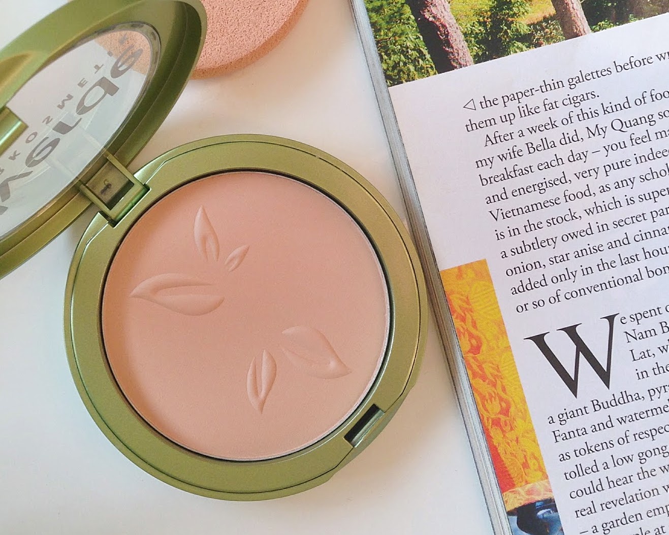 Great inexpensive compact powder for oily skin BEAUTY FINE PRINT
