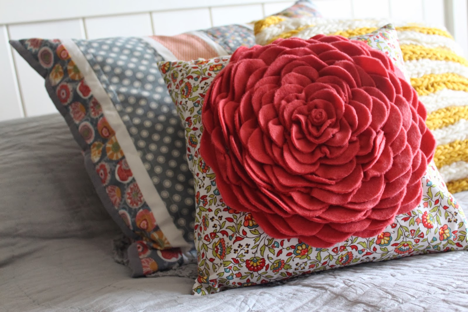 Anna Elizabeth Made Fleece Flower Pillow {Tutorial}