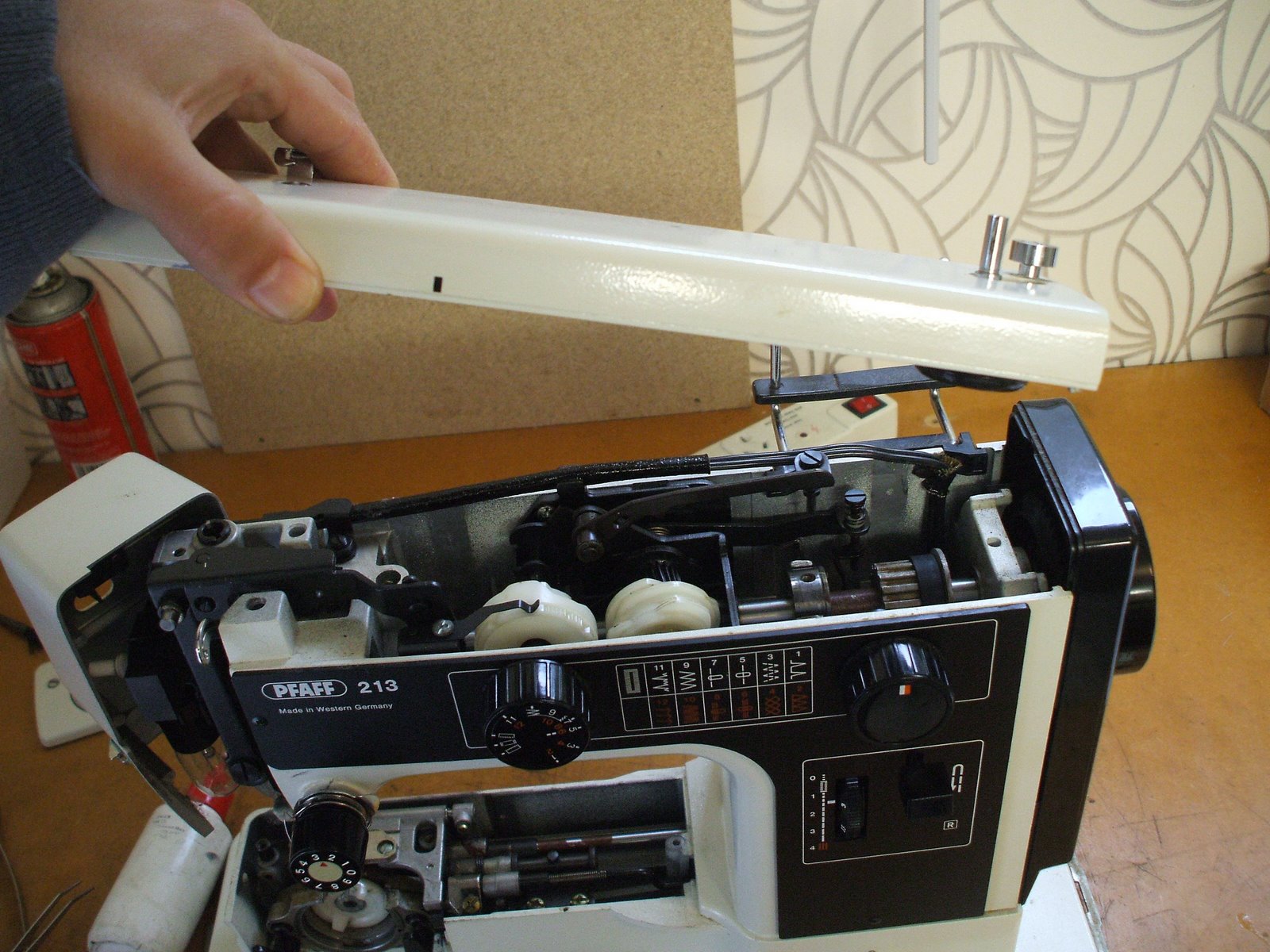 Absolute Sewing Machine Information Pfaff 213 service an repair tips