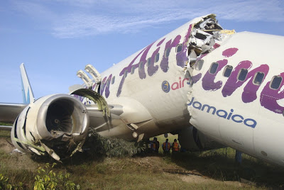 [Internacional] Fotos do Acidente da Caribbean Airlines 737_800+-+Caribbean+Airlines+-+Guiana+-+jul2011_+%25282%2529