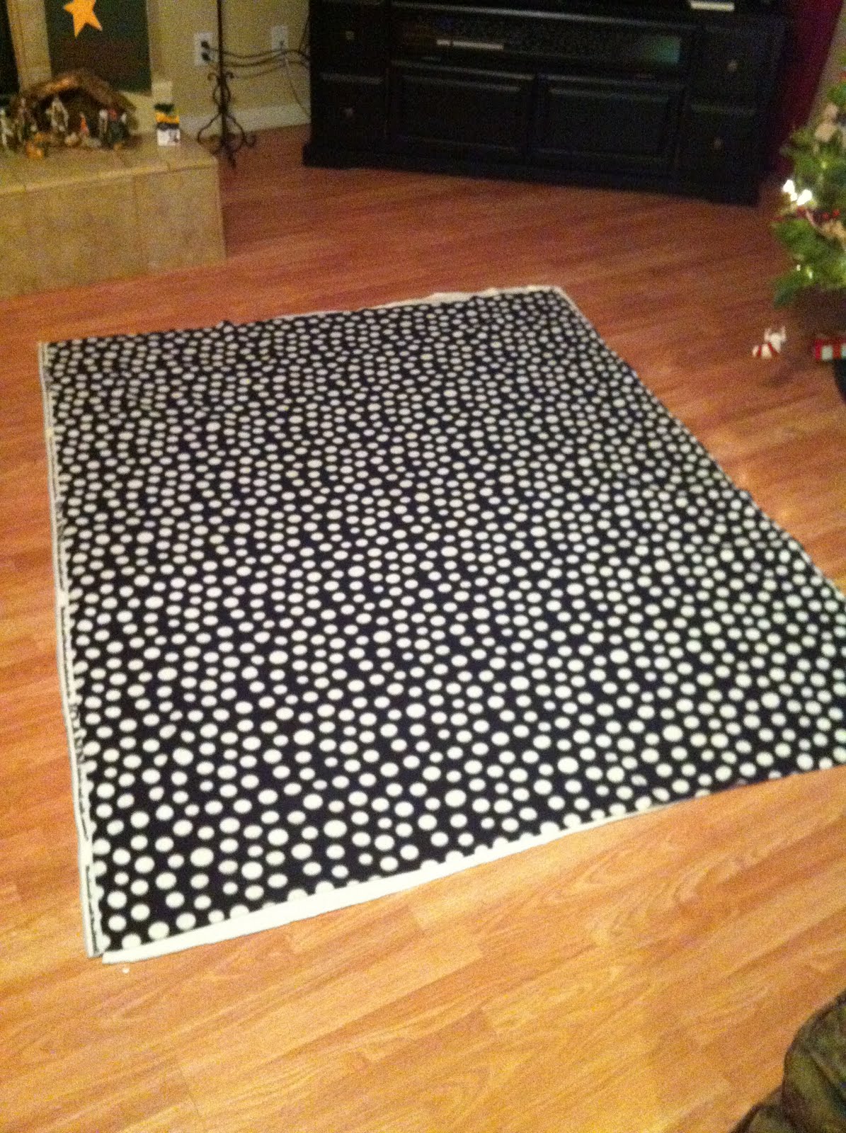 Nest and Nibble Easy NoSew Fleece Tie Blanket Tutorial