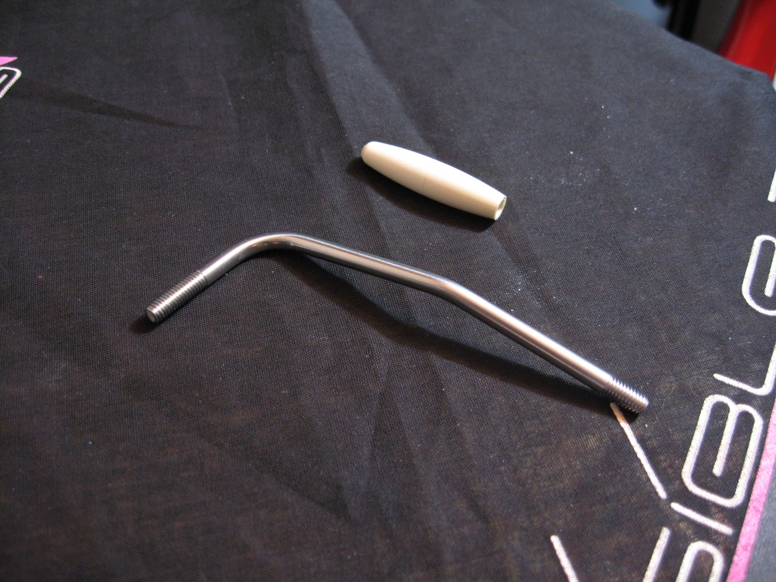 The Black Strat Build: #3. That extraterrestrial feel... Fender CS