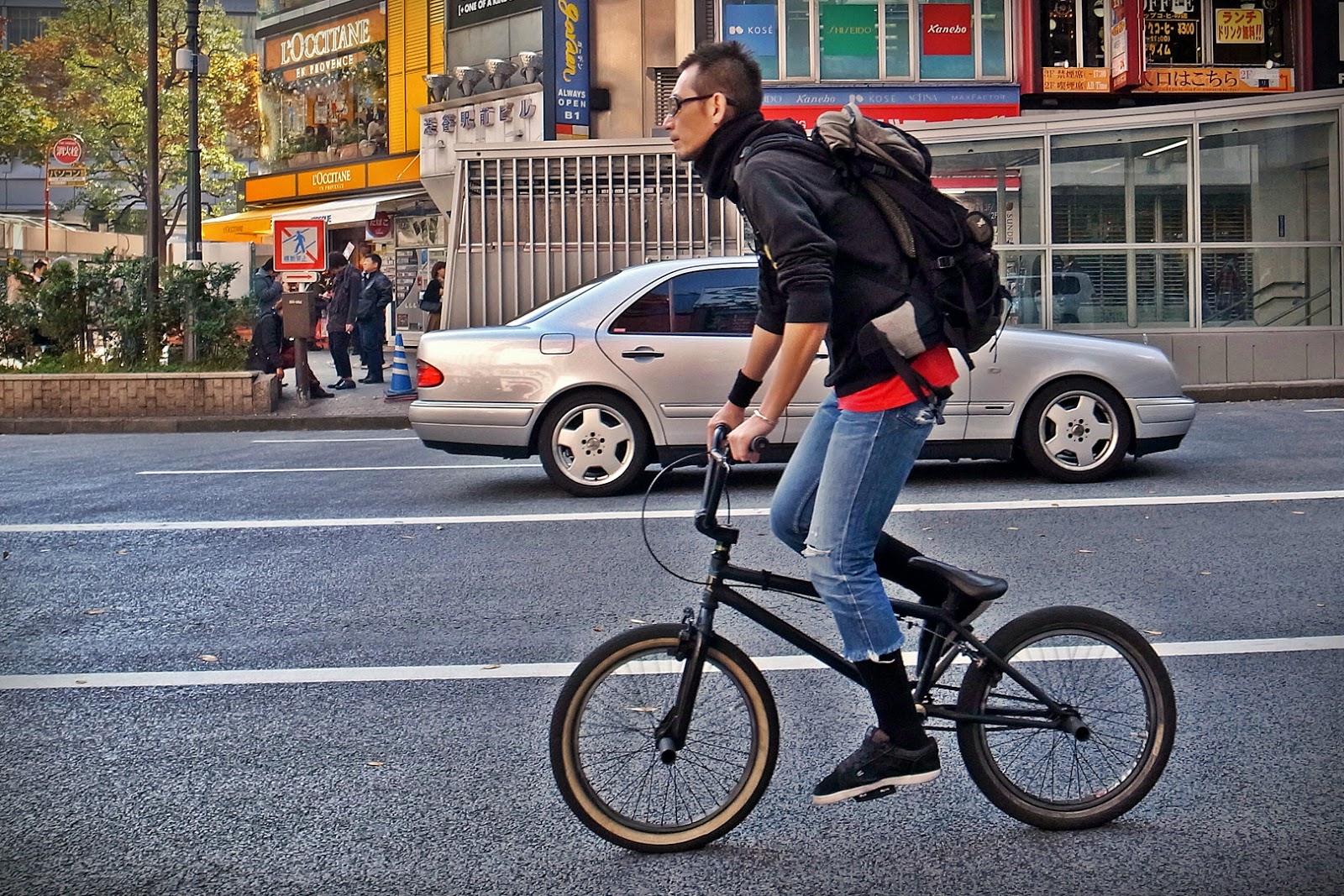 Ricoh GR-D IV zone focus. 1/1410th sec F/1.9 @ ISO 160. Cropped image