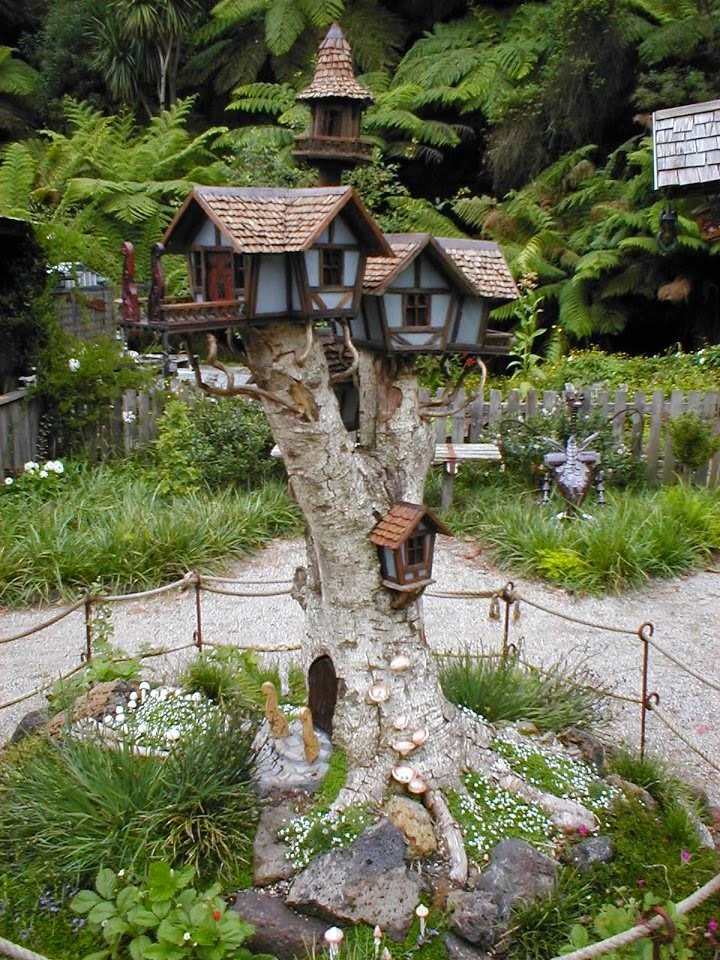 Decorate Your Garden Tree Stumps Amazing Way Decorate Your Garden Tree Stumps Amazing Way
