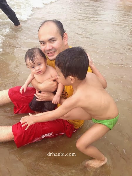 Berkelah dgn keluarga di Pantai Teluk Kemang, Port Dickson