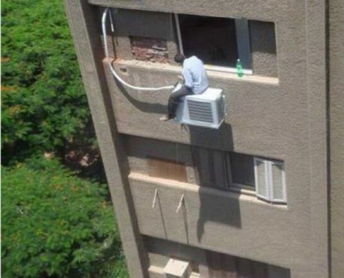 installing-ac-units-dangerous-heights-crazy-11.jpg