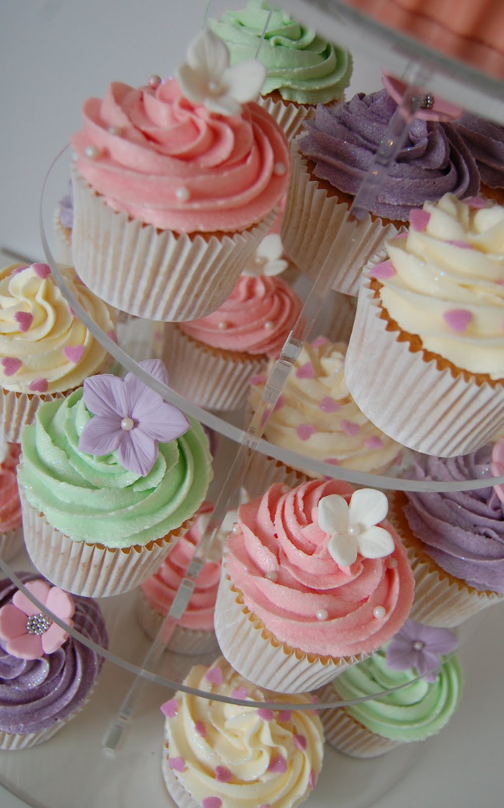 Little Paper Cakes Pastel giant cupcake and matching cupcake tower