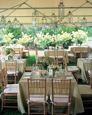table set ups that will add modern dramatic changes to your wedding