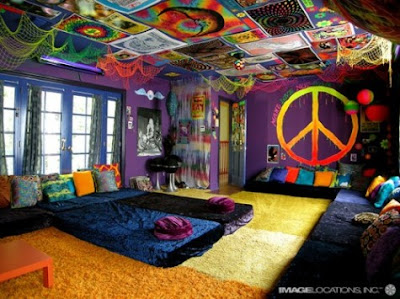 Decoración de Habitaciones Juveniles con Símbolos de Paz y Amor