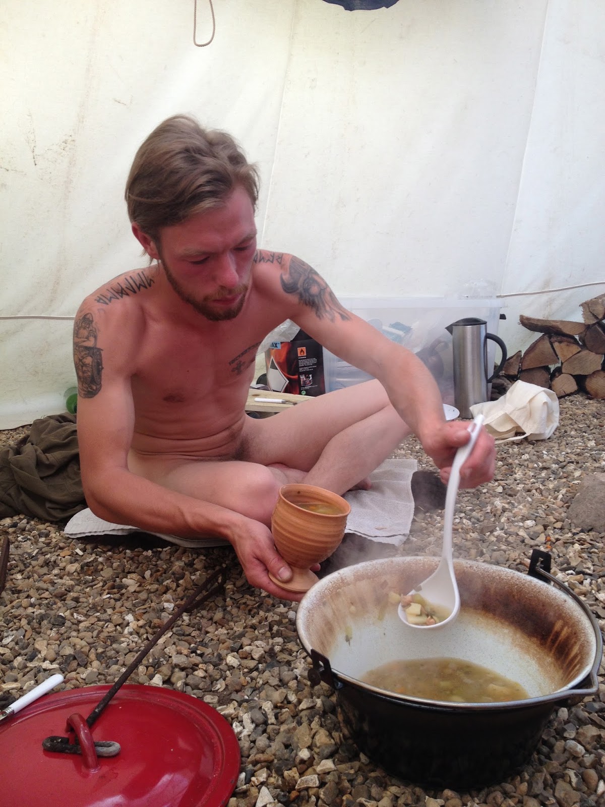 Månedalen naturistfællesskab og friluftsplads: juni 2013 Diy skrivebord