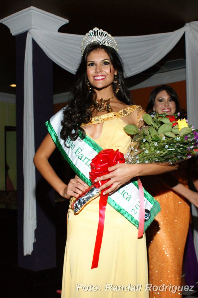 Photos of Reinas de Costa Rica 2012 pageant finals!