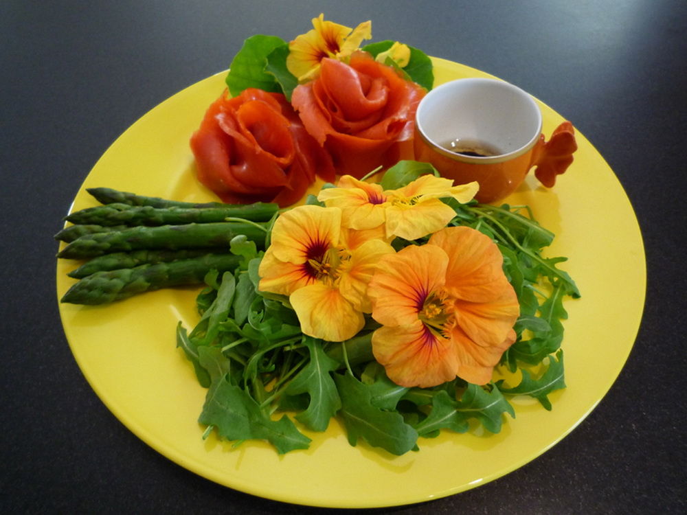Kaplan Center for Health and Wellness Flowers as Food Part 1 Its