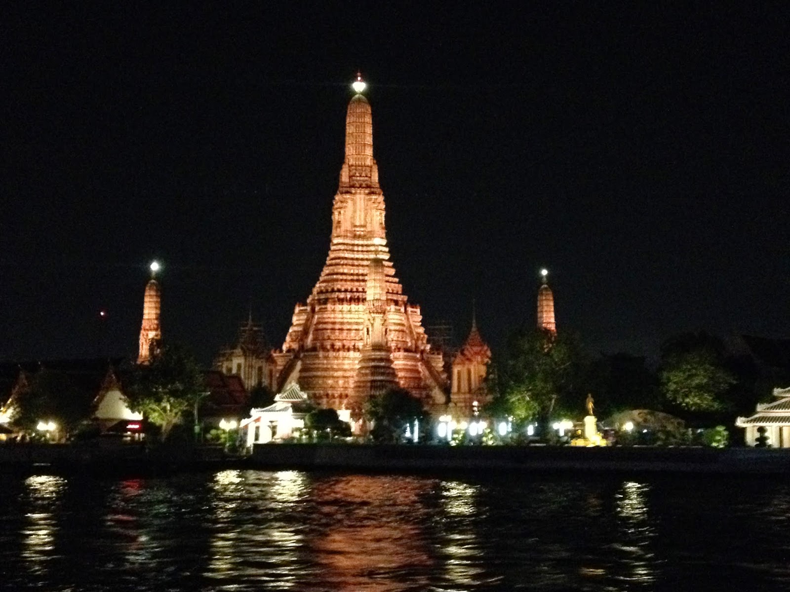 Chao Phraya Dinner Cruise Bangkok Thailand