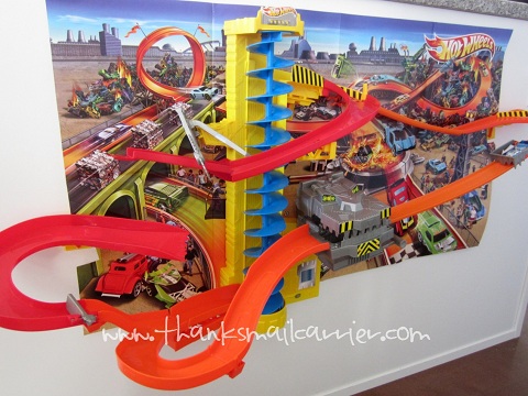 Hot wheel wall track  Hot wheels wall tracks, Hot wheels bedroom, Hot  wheels track