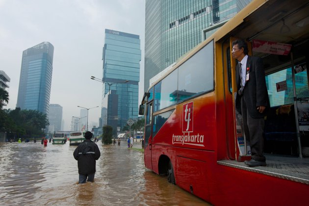 Foto - Foto Banjir Jakarta Tahun 2013 Foto - Foto Banjir Jakarta Tahun 2013