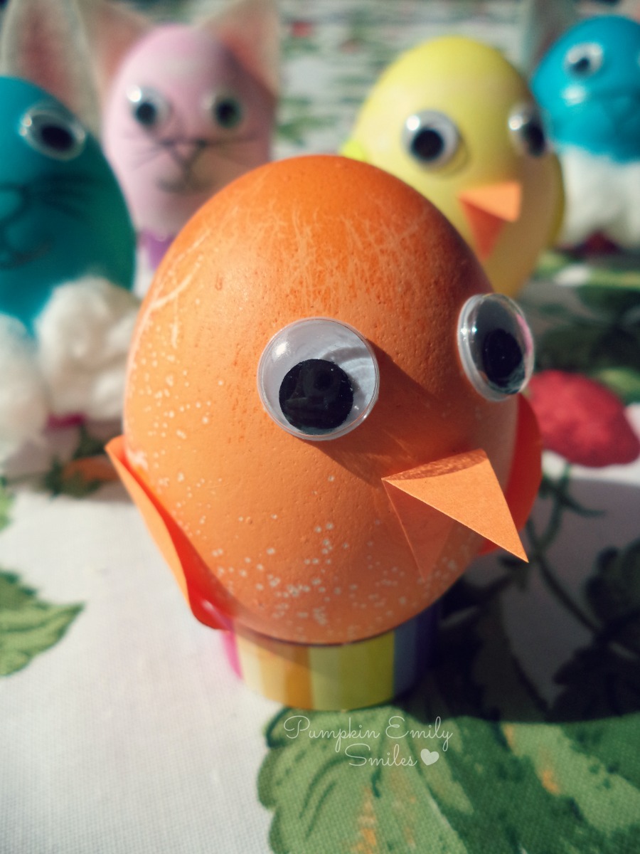 A orange chicken Easter egg