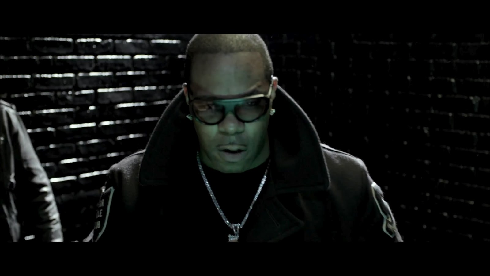 http://4.bp.blogspot.com/-oKZUnhGL234/T09fyAHAmqI/AAAAAAAAC6w/KcYiZnFsQyE/s1600/Busta+Rhymes+Feat.+Chris+Brown+-+Why+Stop+Now.mp4_snapshot_01.56_%255B2012.03.01_07.26.37%255D.jpg