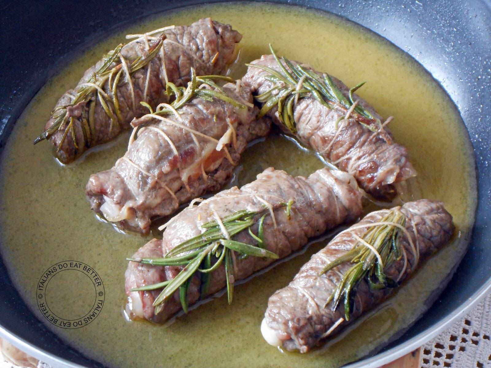 INVOLTINI DI VITELLO CON PANCETTA E FORMAGGIO ITALIANS DO EAT BETTER