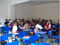 http://4.bp.blogspot.com/-oLWBhHOIMsc/TcH_fw5tZPI/AAAAAAAAAHU/gTblNdsnkco/s1600/sala+de+aula.bmp
