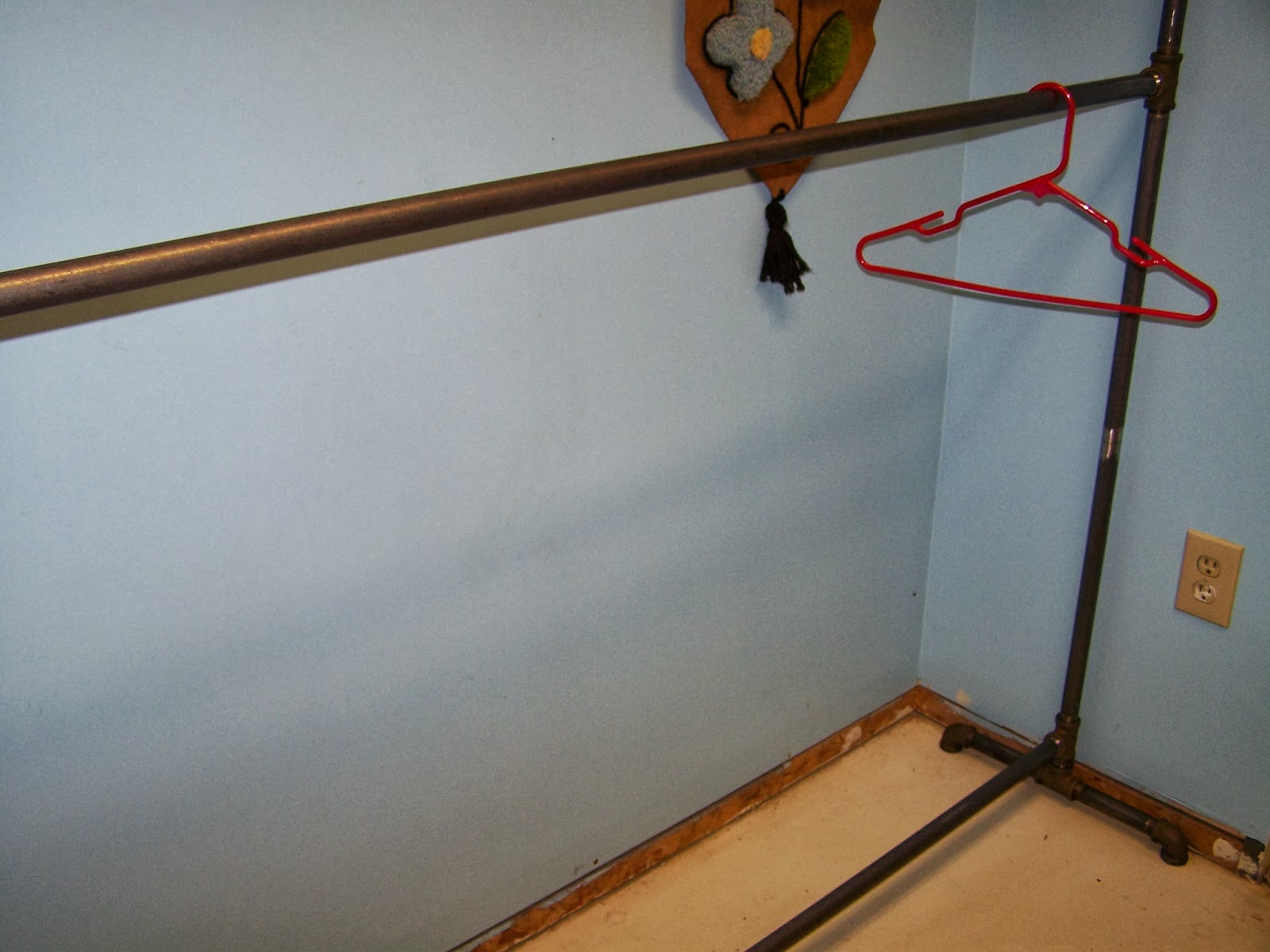 Building a Sturdy Clothes Rack