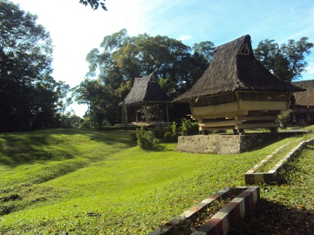 Download this Rumah Bolon Pematang Purba Ini Dapat Menjadi Pilihan Wisata Bagi Anda picture