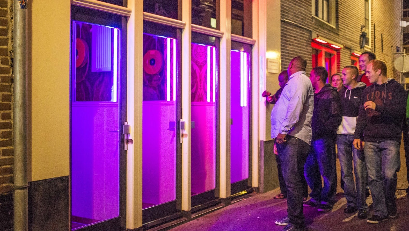 Amsterdam Red Light Windows 2014 - Privacy In The Public Space Gender Inter...