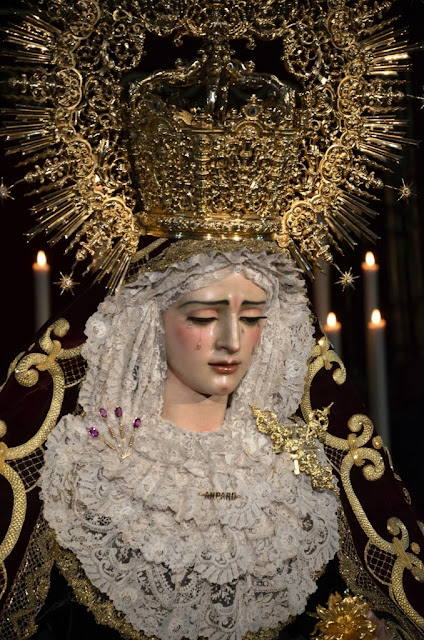 María Santísima de Gracia y Amparo - Sevilla María Santísima de Gracia y Amparo - Sevilla