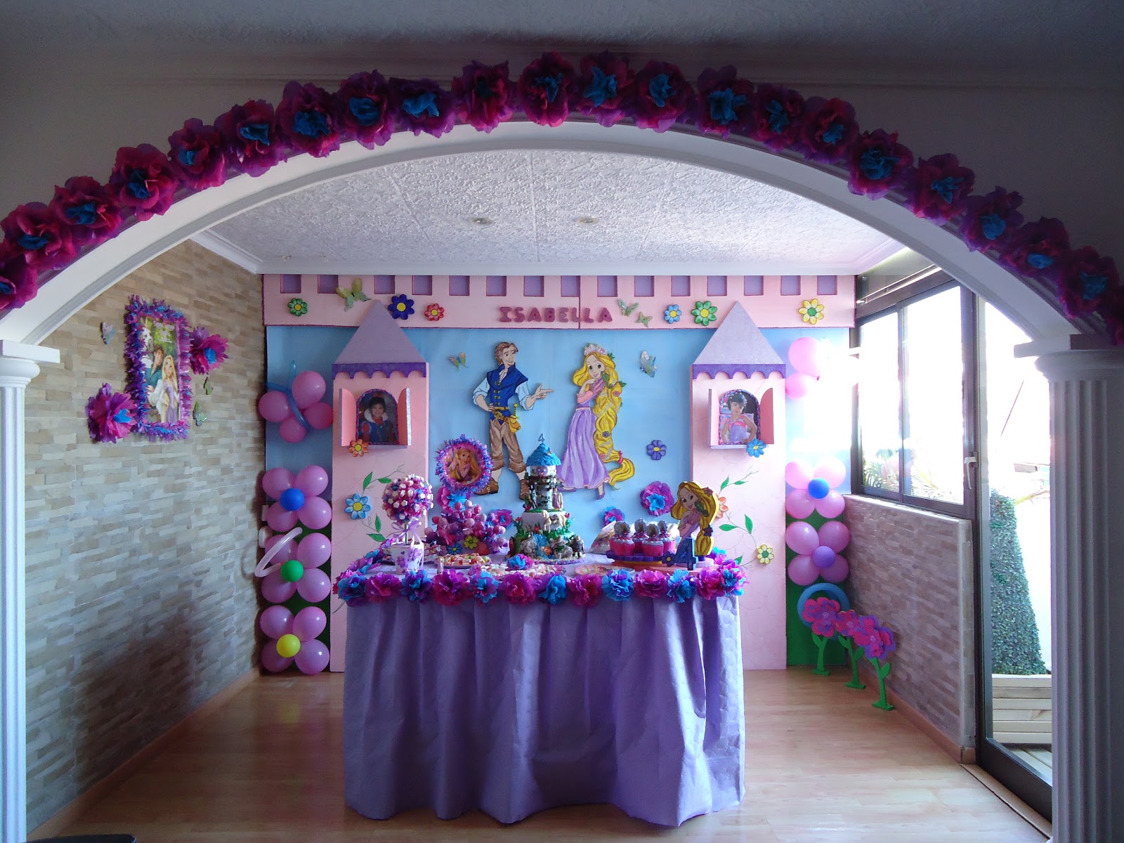 Decoracion Rapunzel Globos ~ En est? torre de Blanca Nieves en su segundo cumple Decoracion Rapunzel Globos ~ En est? torre de Blanca Nieves en su segundo cumple