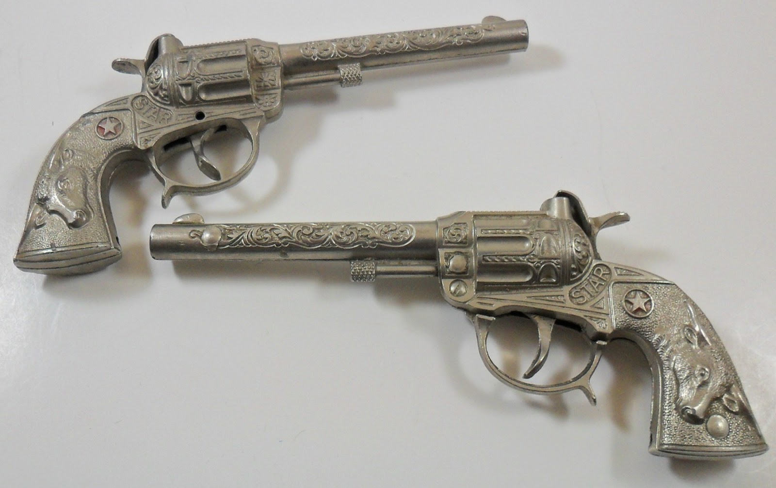 TREASURES IN THRIFTING LAND VTG Red Star Cap Guns