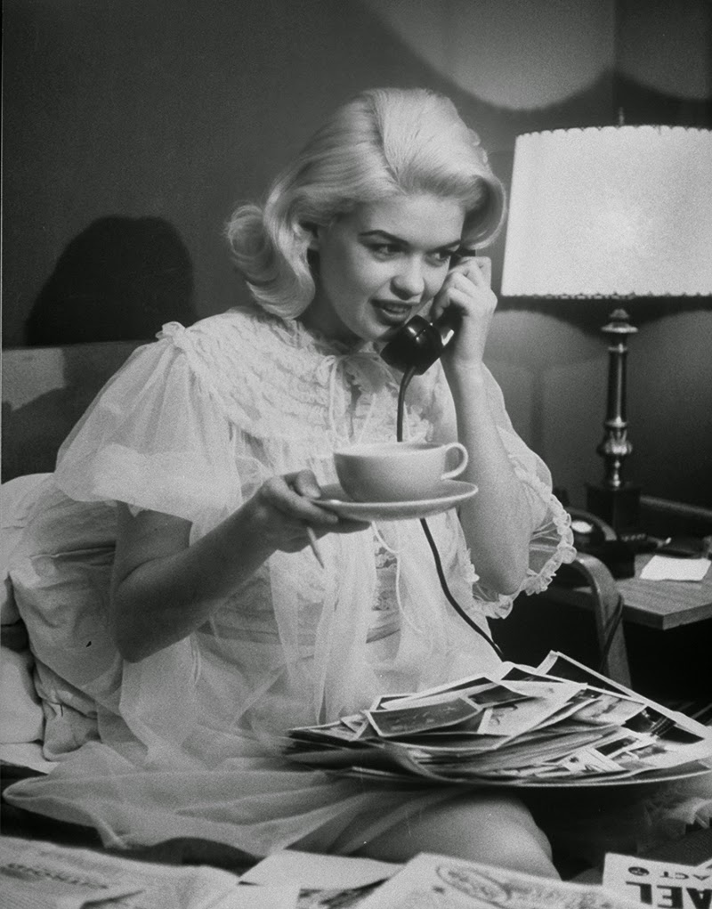 This is What Jayne Mansfield Looked Like  in 1956 