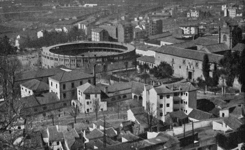 Granada en blanco y negro Antigua plaza de toros del Triunfo ( 1880