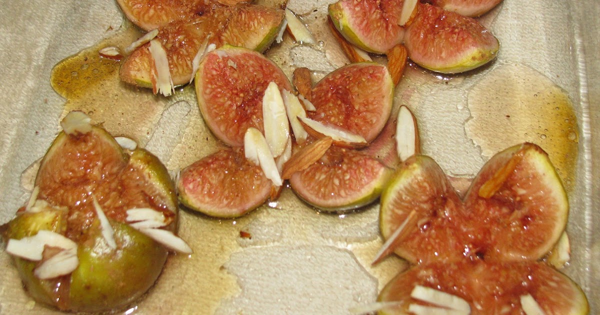 Food Slice Honey Baked Figs with Cinnamon and Almonds