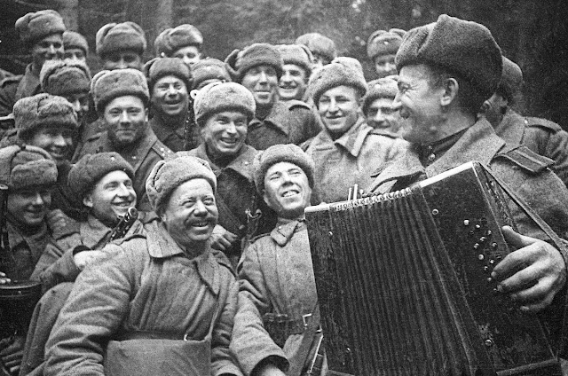 Russian soldiers enjoy music before  battle  Velikiye Luki