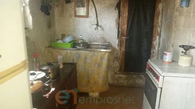 Σοκαριστικές εικόνες από τη Μυτιλήνη: Μητέρα με 2 μωρά μένει σε παράγκα χωρίς ρεύμα Σοκαριστικές εικόνες από τη Μυτιλήνη: Μητέρα με 2 μωρά μένει σε παράγκα χωρίς ρεύμα