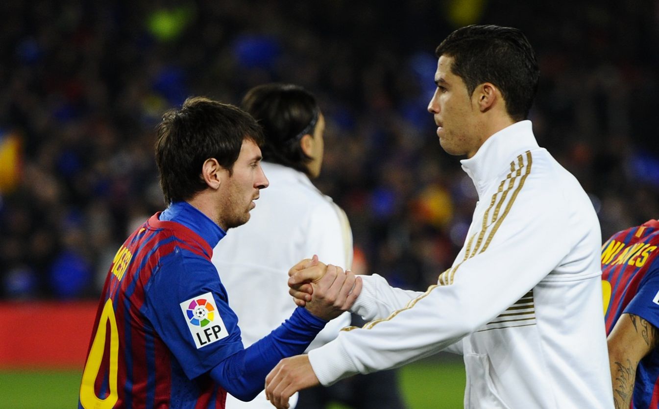 http://4.bp.blogspot.com/-oRiscCZZauo/UPxsqasv4CI/AAAAAAAAAIA/9pIOuhVfwJw/s1600/messi-cristiano-ronaldo-to-superman-the-greatest-of-football-like-kryponite-modern-rivalry-behind-the-story-59834.jpg