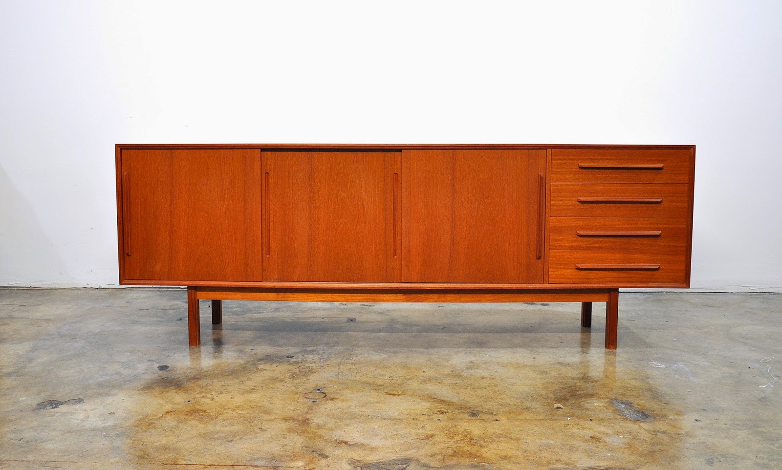 SELECT MODERN Dyrlund Teak Credenza, Bar, Sideboard, Buffet with Hutch or Media Console SELECT MODERN Dyrlund Teak Credenza, Bar, Sideboard, Buffet with Hutch or Media Console