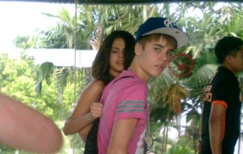 Justin Bieber, Selena Gomez selena gomez crying at airport. Justin Bieber, Selena Gomez