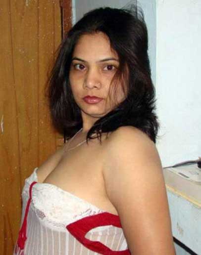 Bolly Pisachi Gujarati Hot Sexy Housewife Bhabhi Enjoy with College Boyfriend