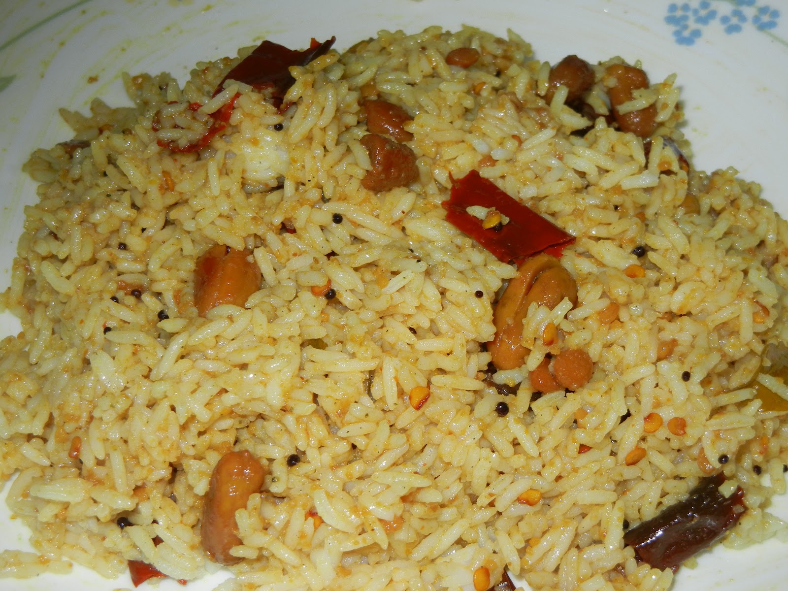 Yashodha's kitchen: TAMARIND RICE / PULI SADHAM