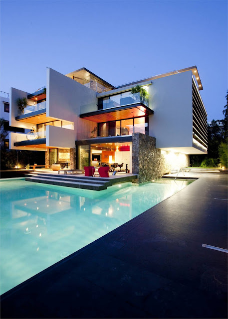 Picture of modern south European modern house as seen from the pool area