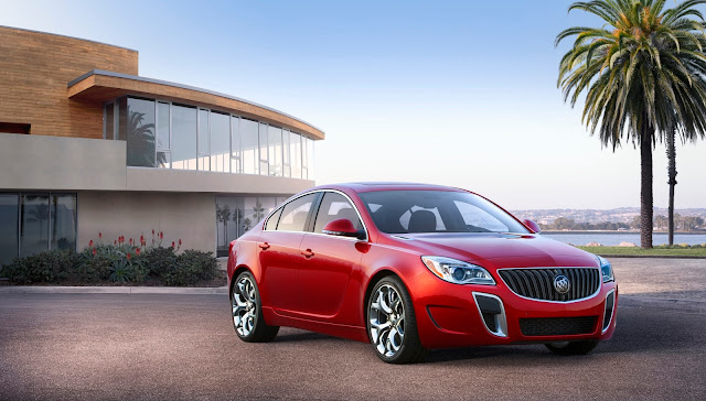 2016 Buick Regal GS front 3/4 view Front 3/4 view of 2016 Buick Regal GS
