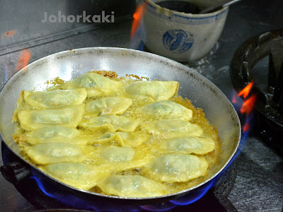 Guo Tie 锅贴 (Pan Fried Dumplings) at Taman Sri Tebrau Hawker Centre, Johor Bahru Guo-Tie-锅贴-Johor-Bahru