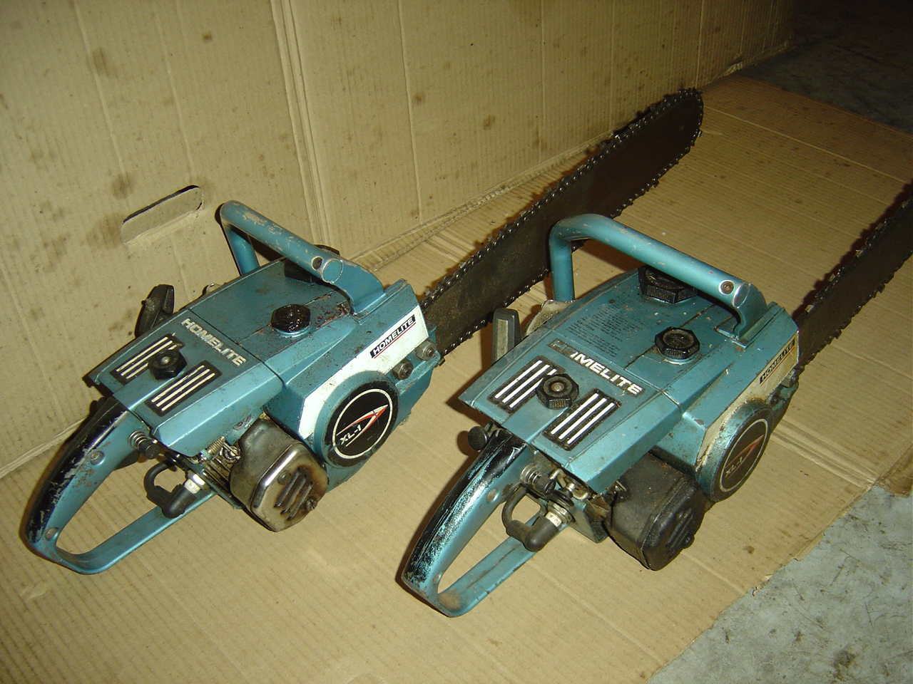 VINTAGE CHAINSAW COLLECTION HOMELITE GROUP OF SAWS.