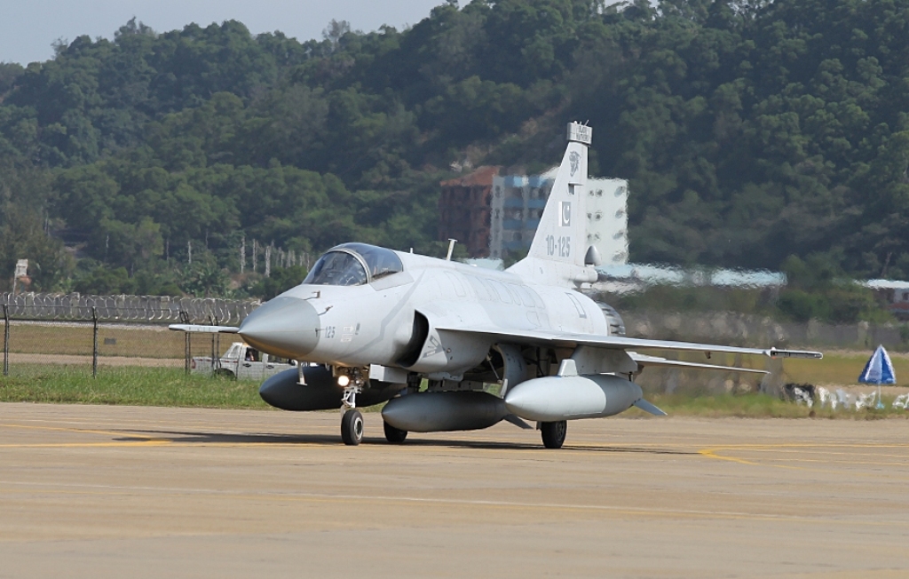 SinoPak JF17 Thunder / FC1 Xiaolong Fighter Jets Zhuhai Air Show 2012 Chinese Military Review