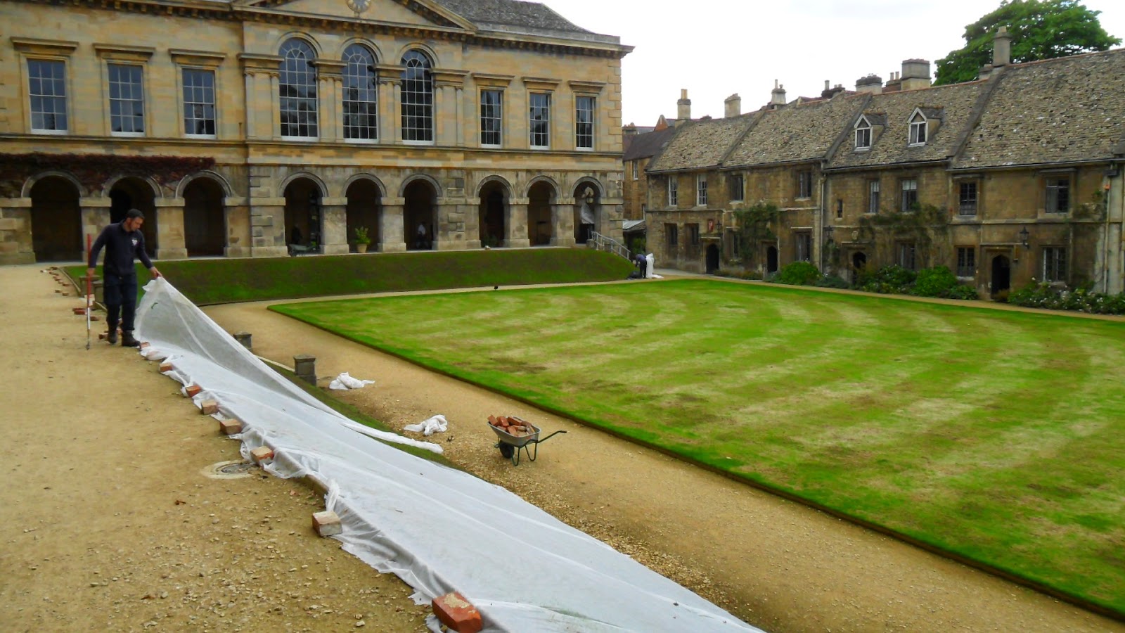 Worcester College Gardeners 2009 2018 Unveiling The New Grass On