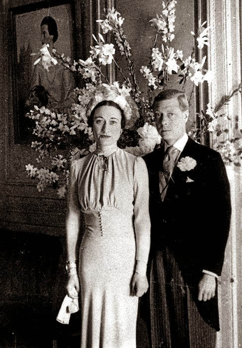 23the+wedding-Wallis+Warfield+Simpson+and+H.R.H.+Duke+Edward+of+Windsor,+formerly+King+of+Great+Britain++w.jpg