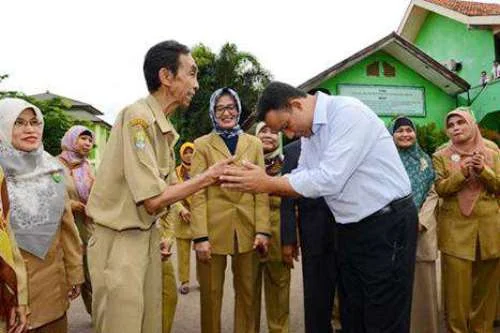 Gaji Bulanan Guru Honorer dari Dana BOS Turun